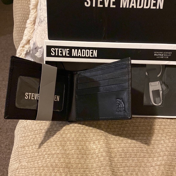 ♣️NWT Steve Madden RFID Genuine Leather Billfold Wallet & Key FOB - Picture 3 of 11